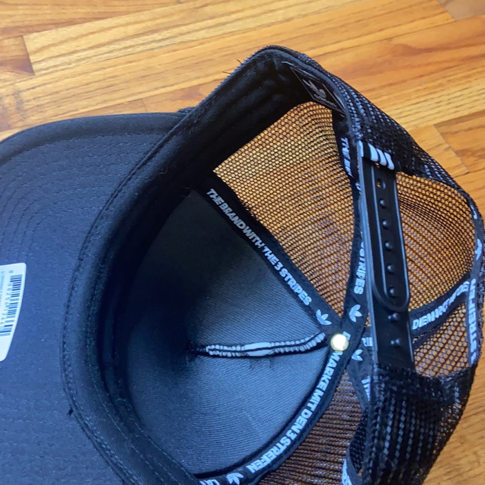 Adidas SnapBack - Picture 3 of 4